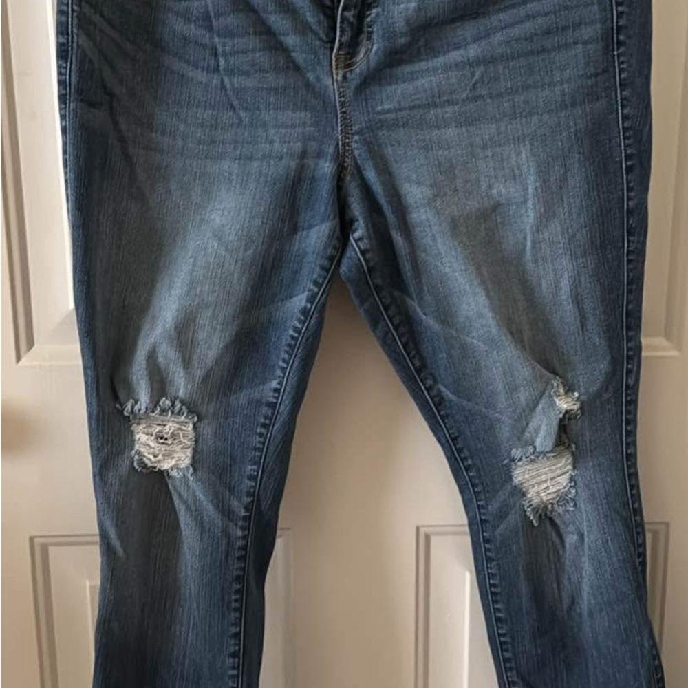 Torrid Blue skinny jegging Jeans with Distressed Details size 16 short